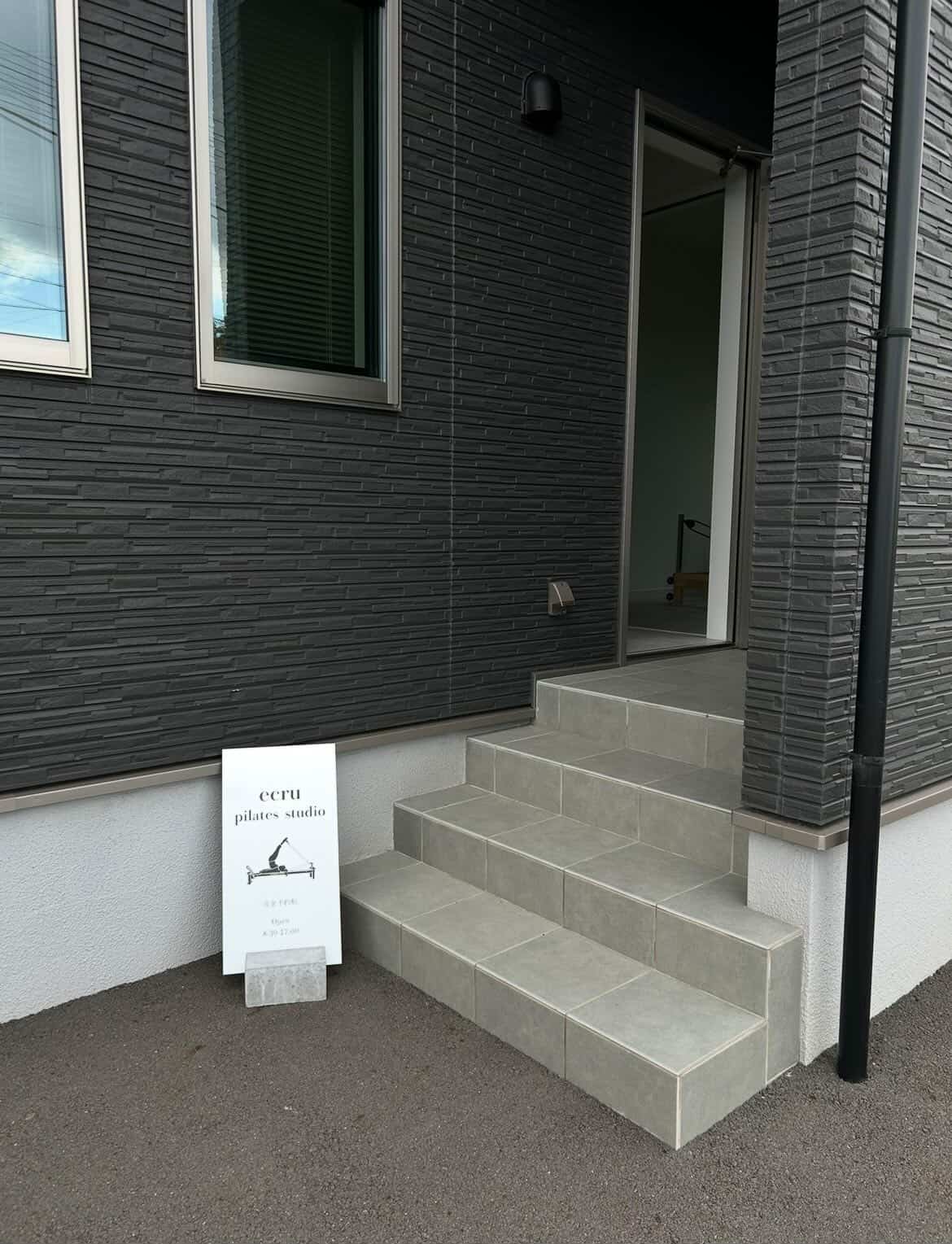 ecru pilates studio 入口